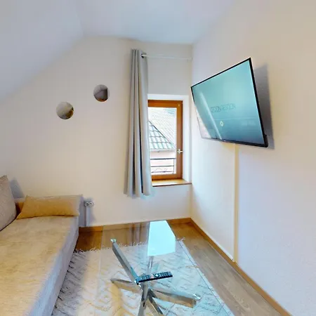 Au Pied Du Koenigsbourg 2